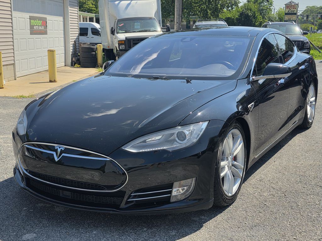 2015 Tesla Model S Image 2