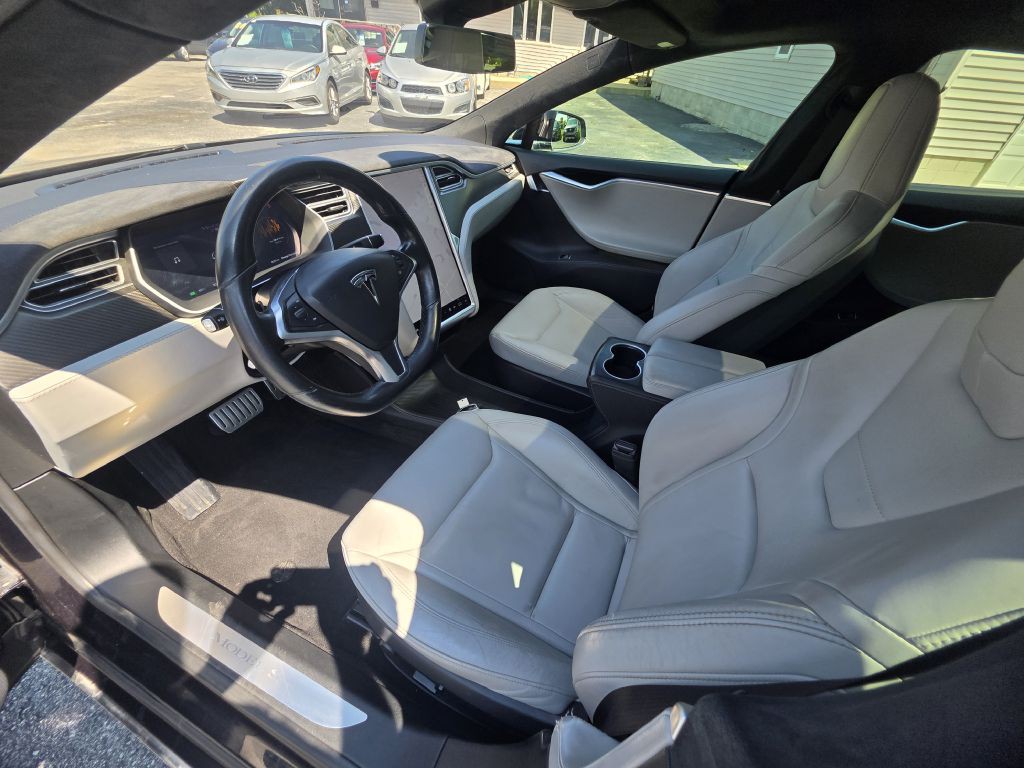 2015 Tesla Model S Image 14