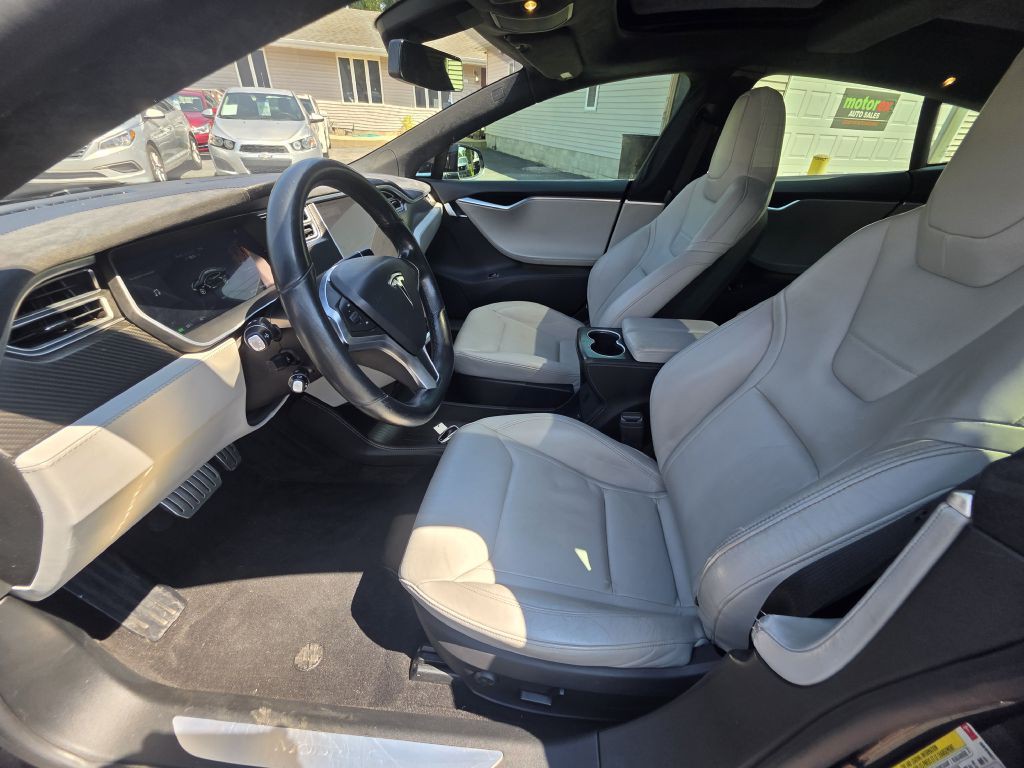 2015 Tesla Model S Image 15