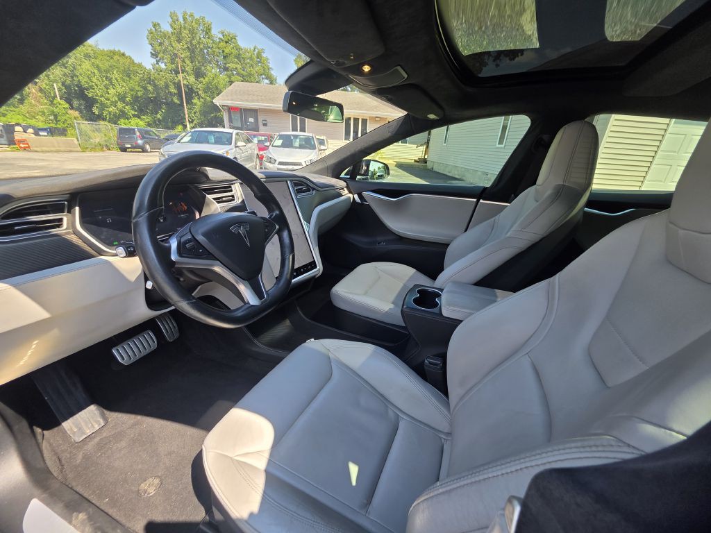 2015 Tesla Model S Image 17