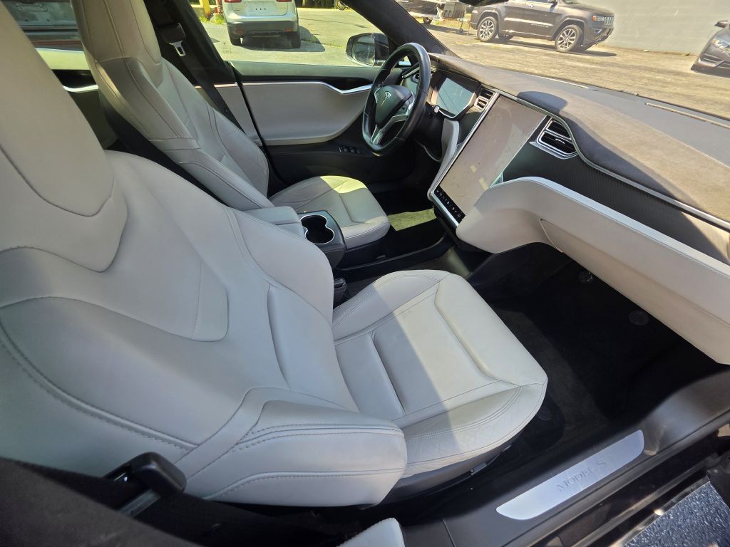 2015 Tesla Model S Image 22