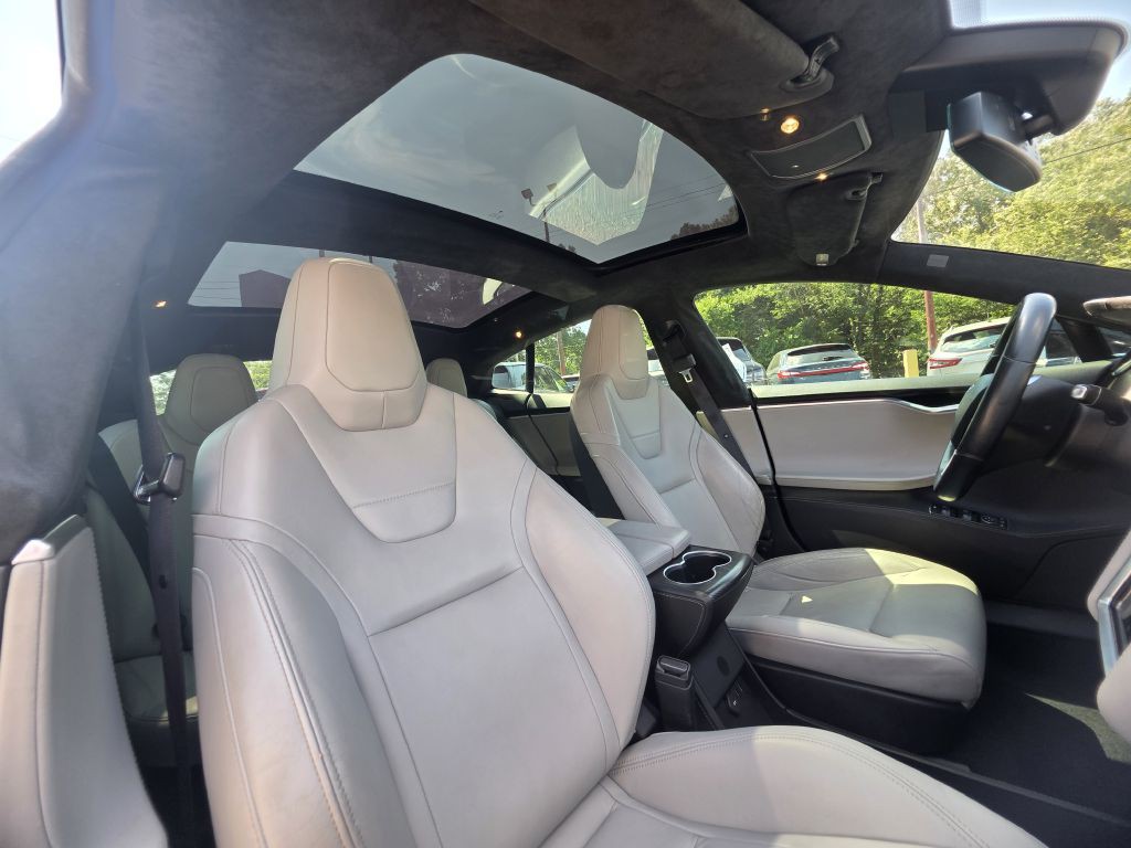 2015 Tesla Model S Image 25