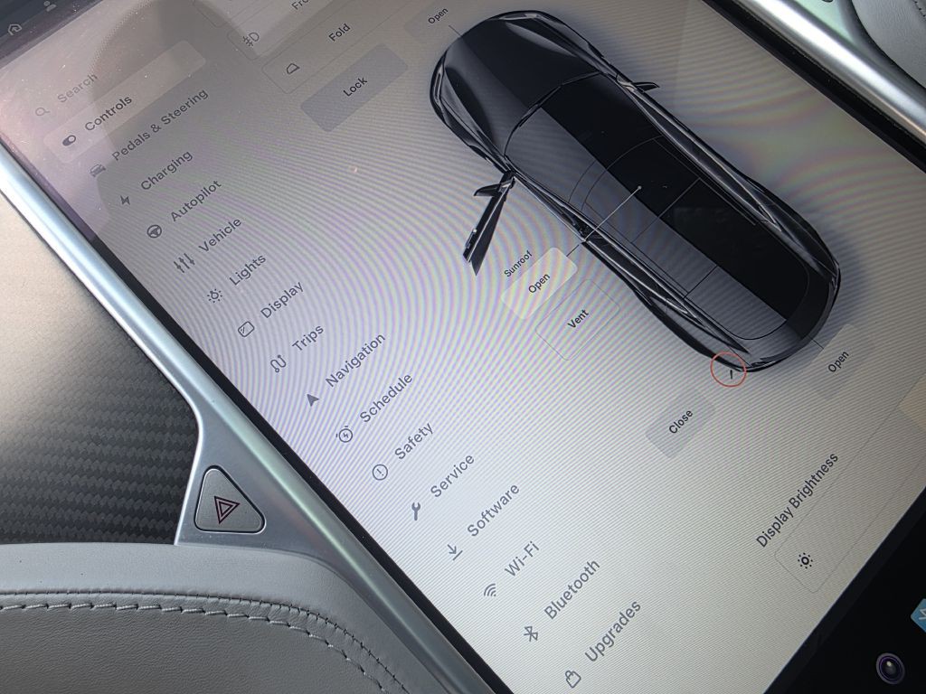 2015 Tesla Model S Image 27