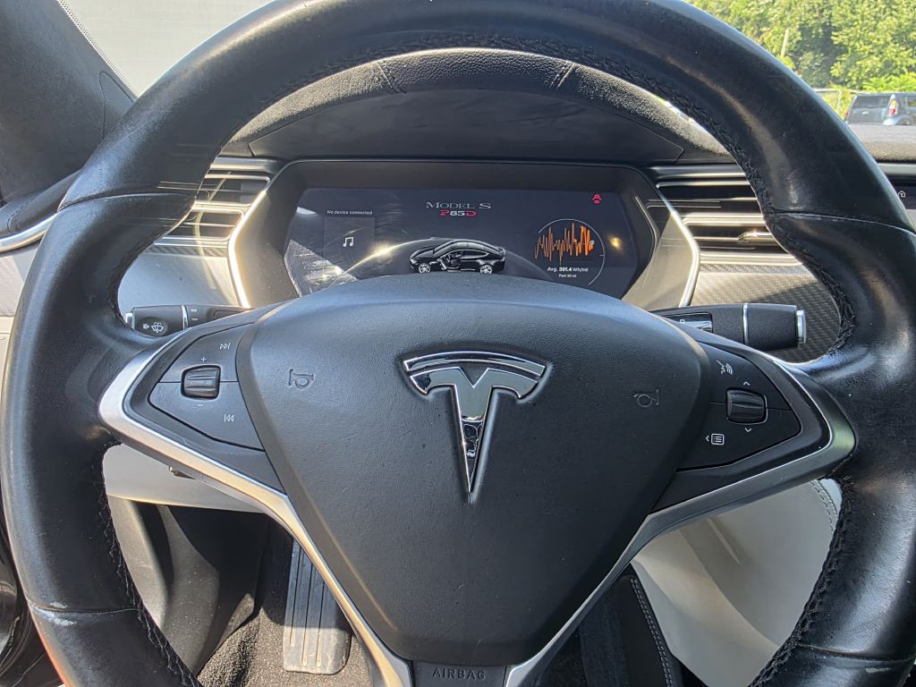 2015 Tesla Model S Image 28