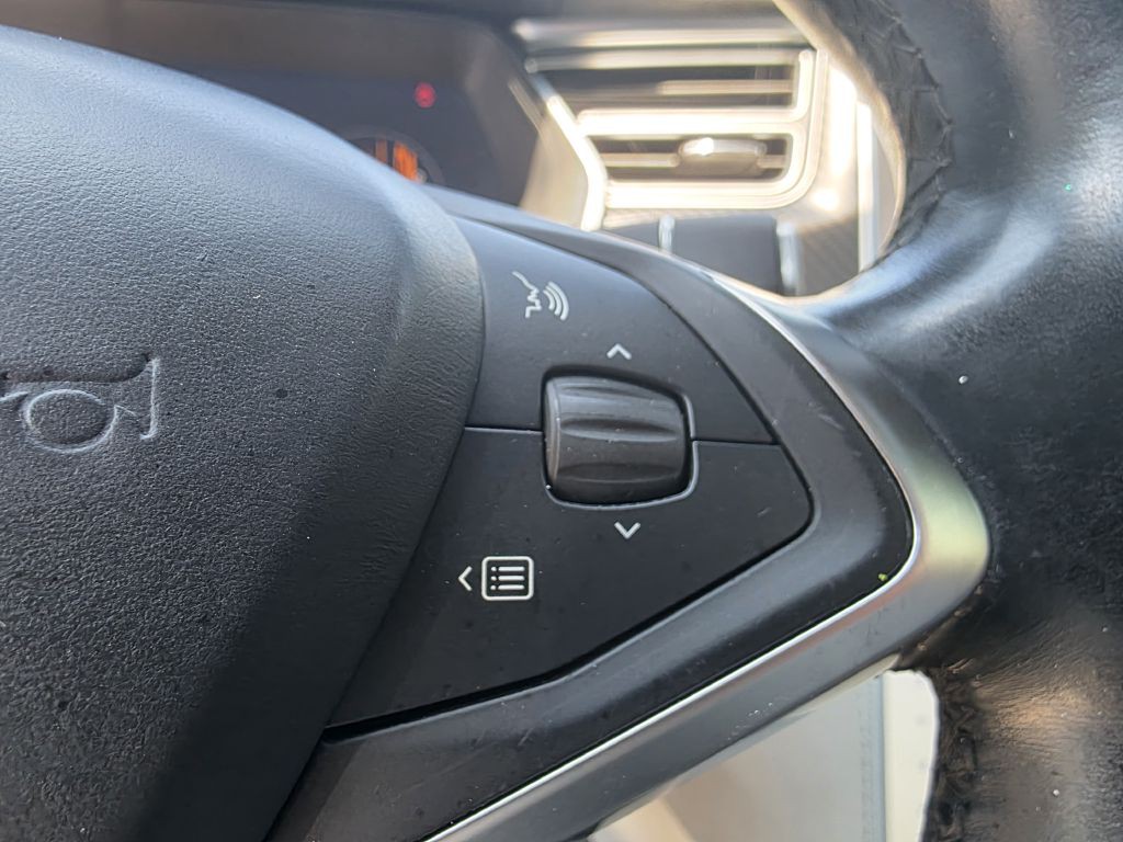 2015 Tesla Model S Image 29