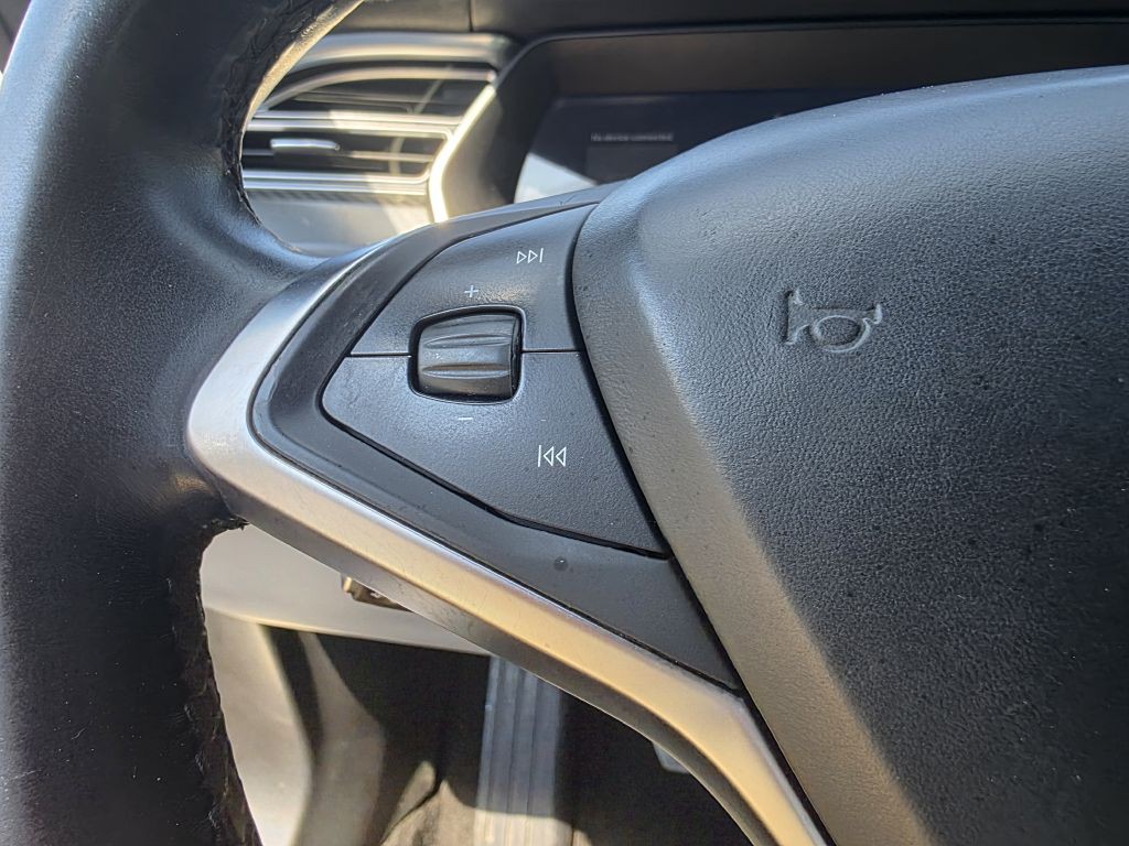 2015 Tesla Model S Image 30