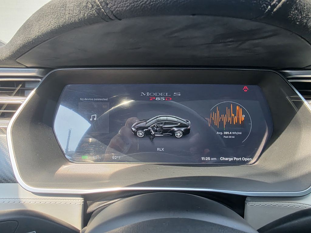 2015 Tesla Model S Image 31