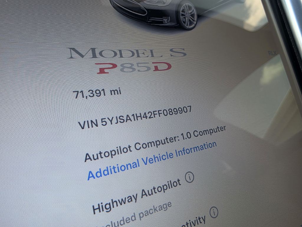 2015 Tesla Model S Image 32
