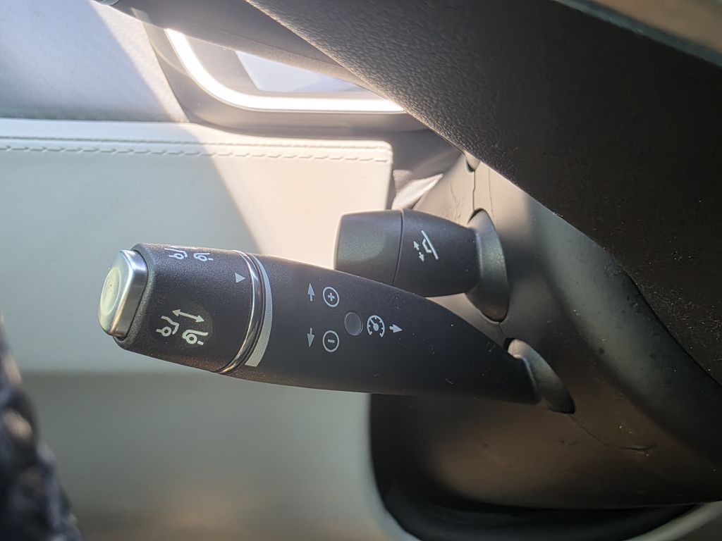 2015 Tesla Model S Image 34