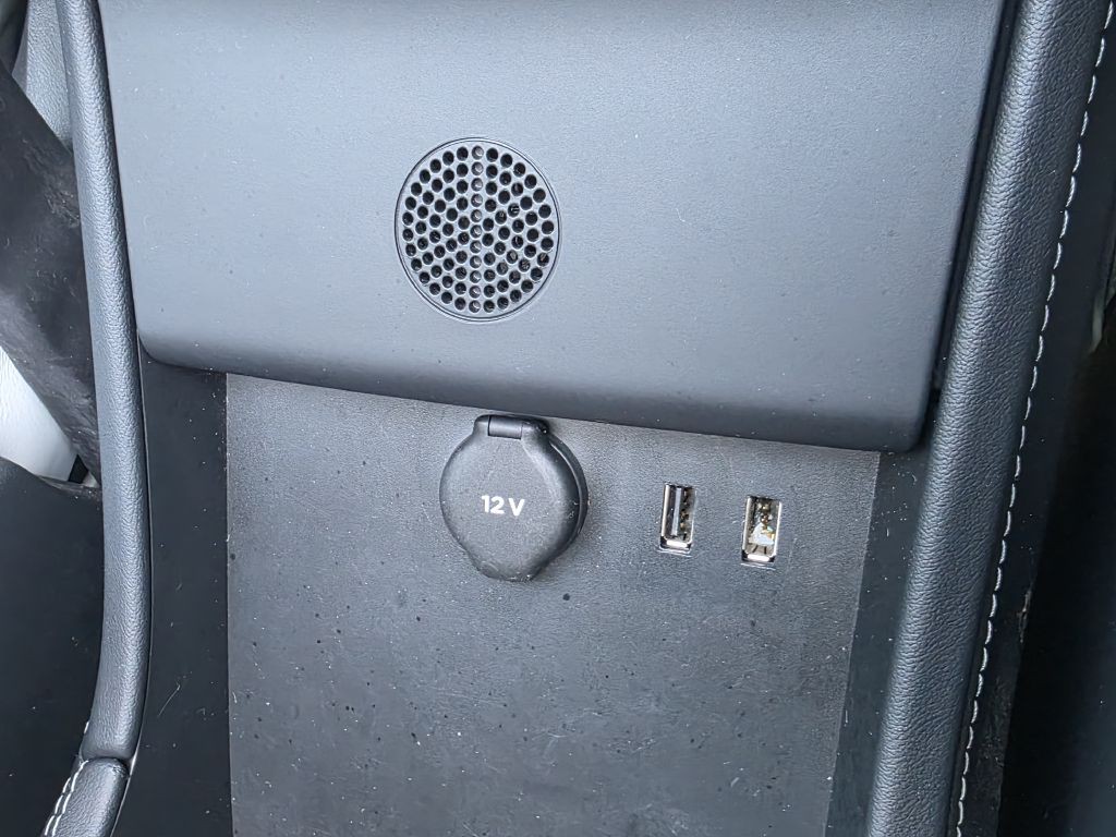 2015 Tesla Model S Image 36