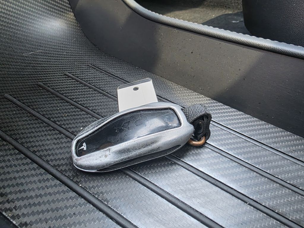 2015 Tesla Model S Image 38