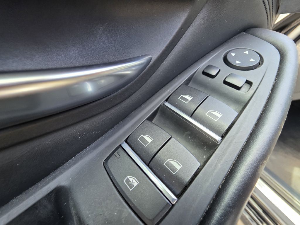 2015 BMW 5 Series Image 20