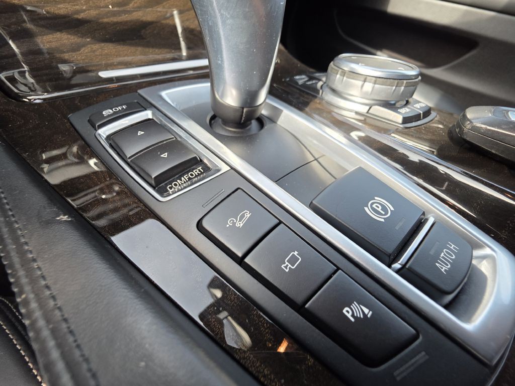 2015 BMW 5 Series Image 28
