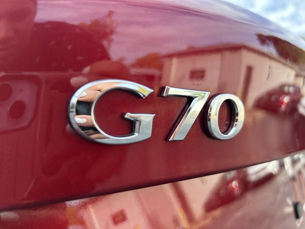 2021 Genesis G70 Image 9