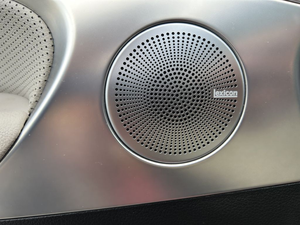 2021 Genesis G70 Image 17