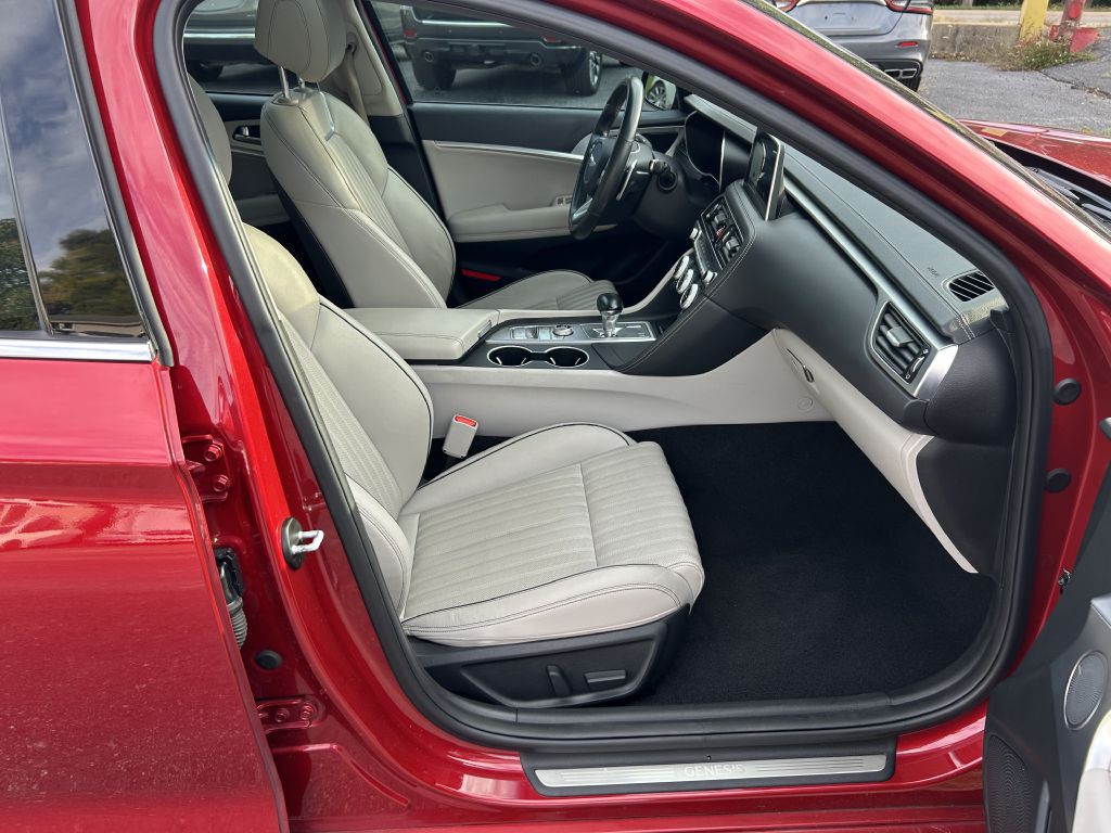 2021 Genesis G70 Image 18