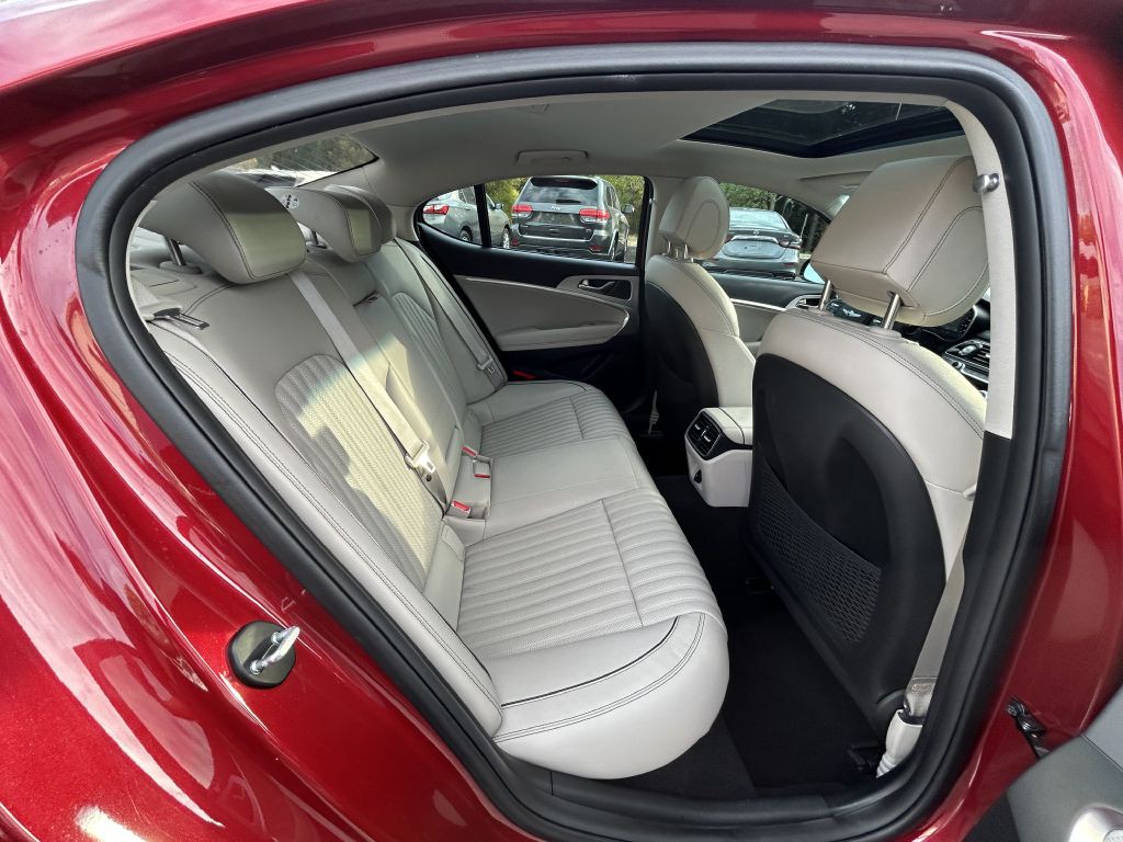 2021 Genesis G70 Image 22
