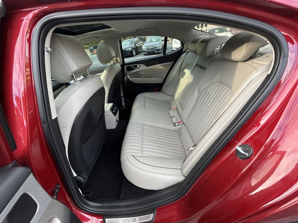 2021 Genesis G70 Image 23