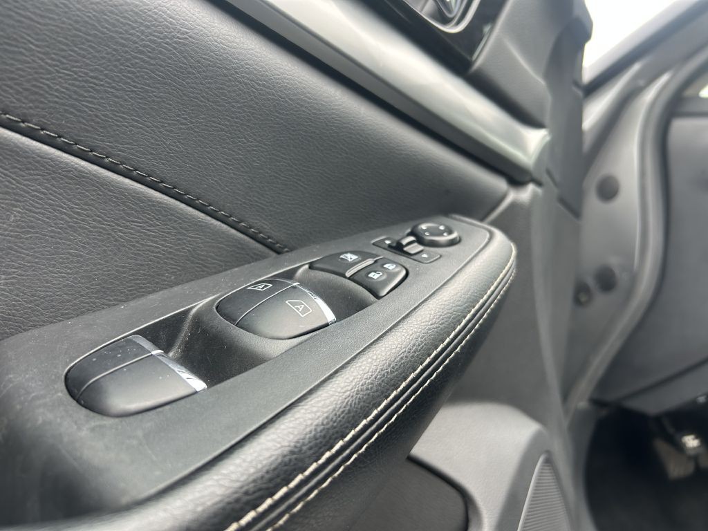 2022 Nissan Maxima Image 11