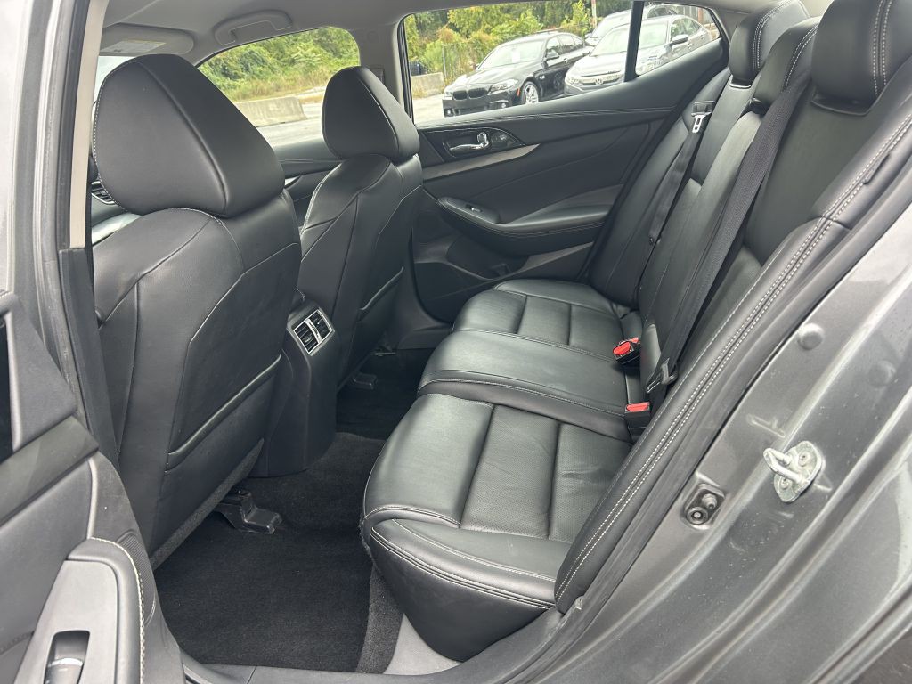 2022 Nissan Maxima Image 13