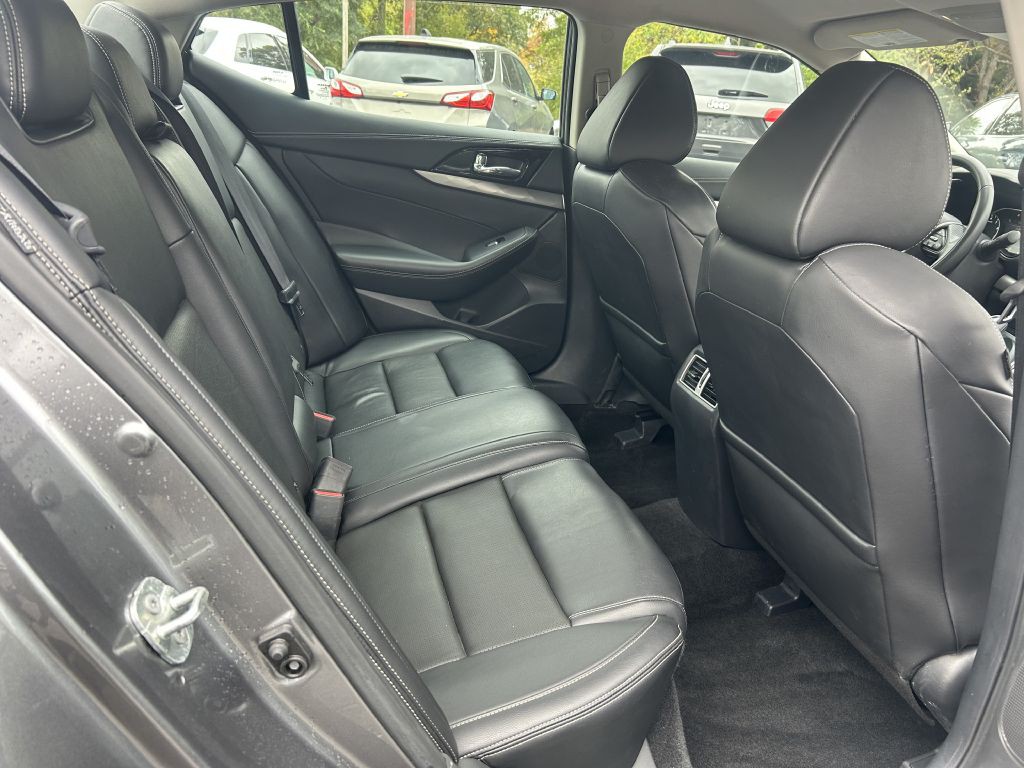 2022 Nissan Maxima Image 16