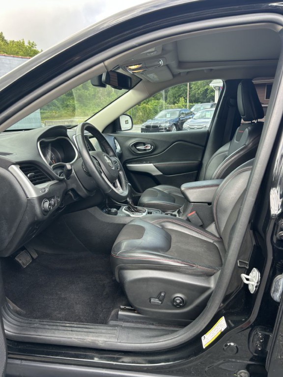 2018 Jeep Cherokee Image 12