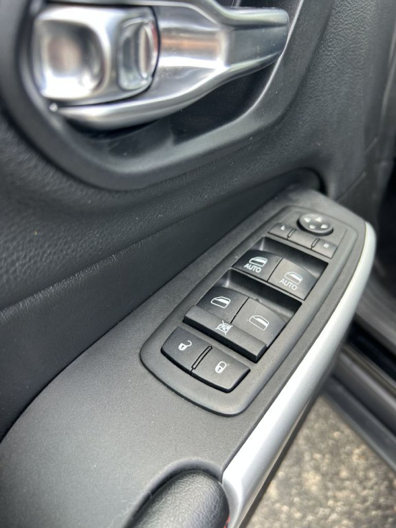 2018 Jeep Cherokee Image 18