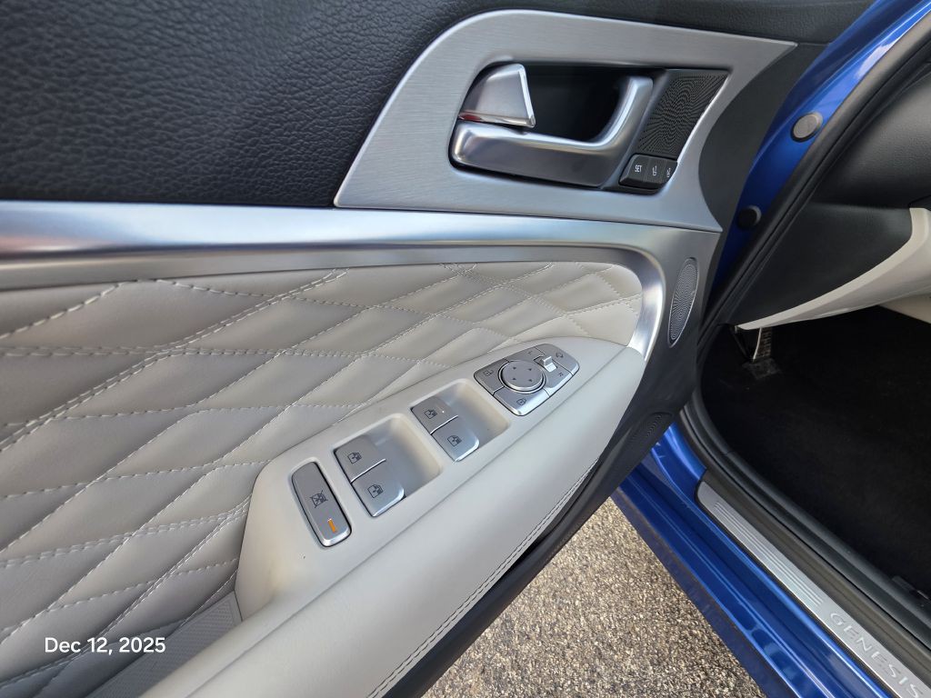 2019 Genesis G70 Image 28