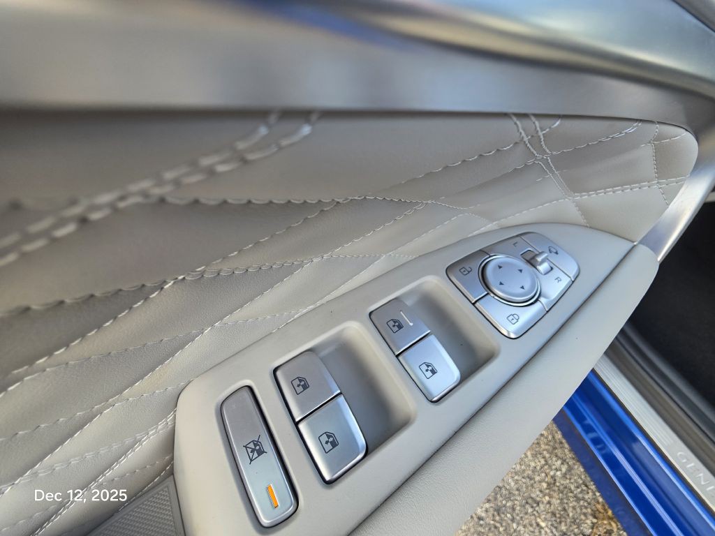 2019 Genesis G70 Image 29