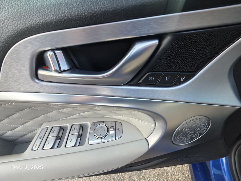 2019 Genesis G70 Image 30