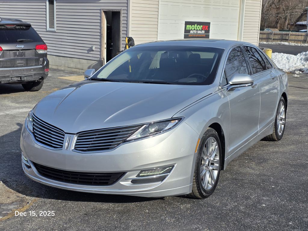 2013 Lincoln MKZ Image 2