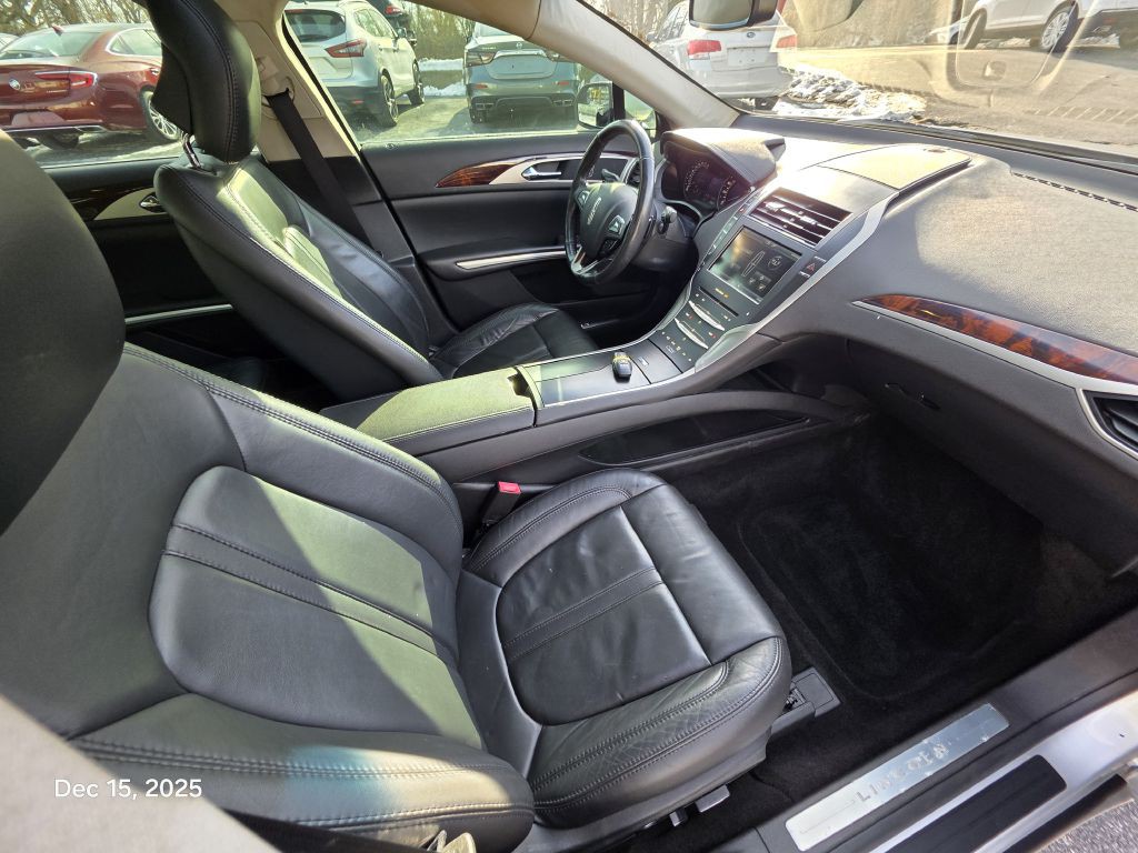 2013 Lincoln MKZ Image 24