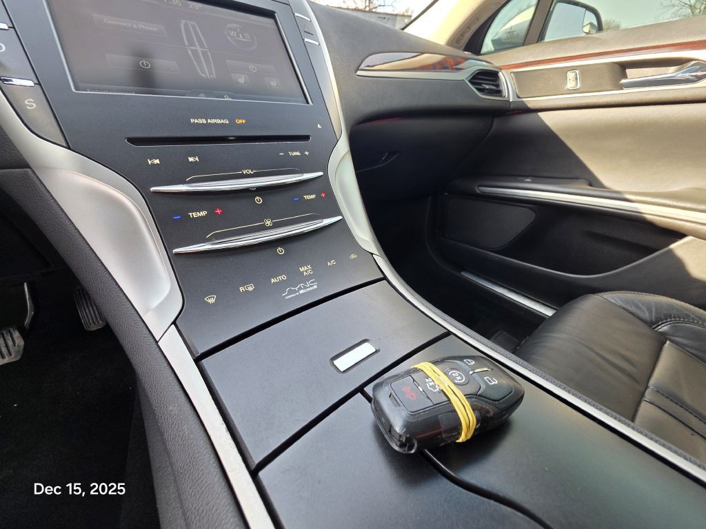 2013 Lincoln MKZ Image 28