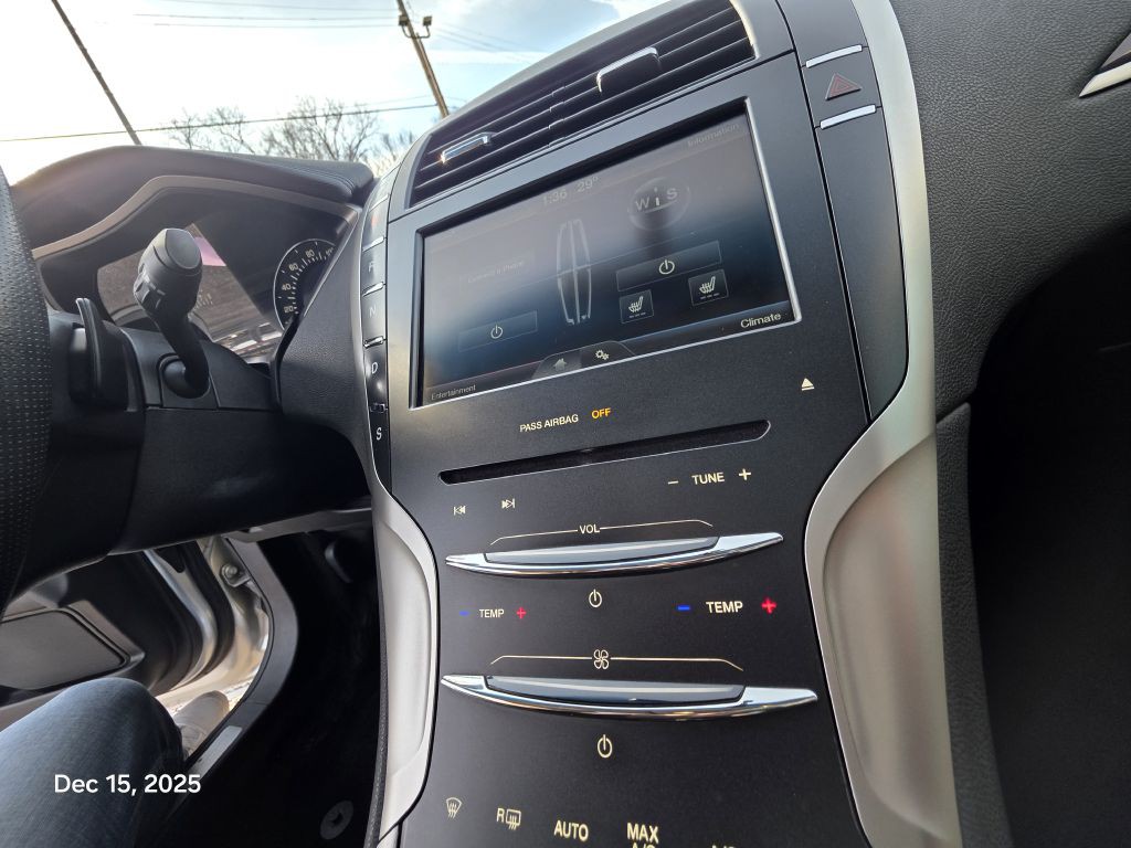 2013 Lincoln MKZ Image 31