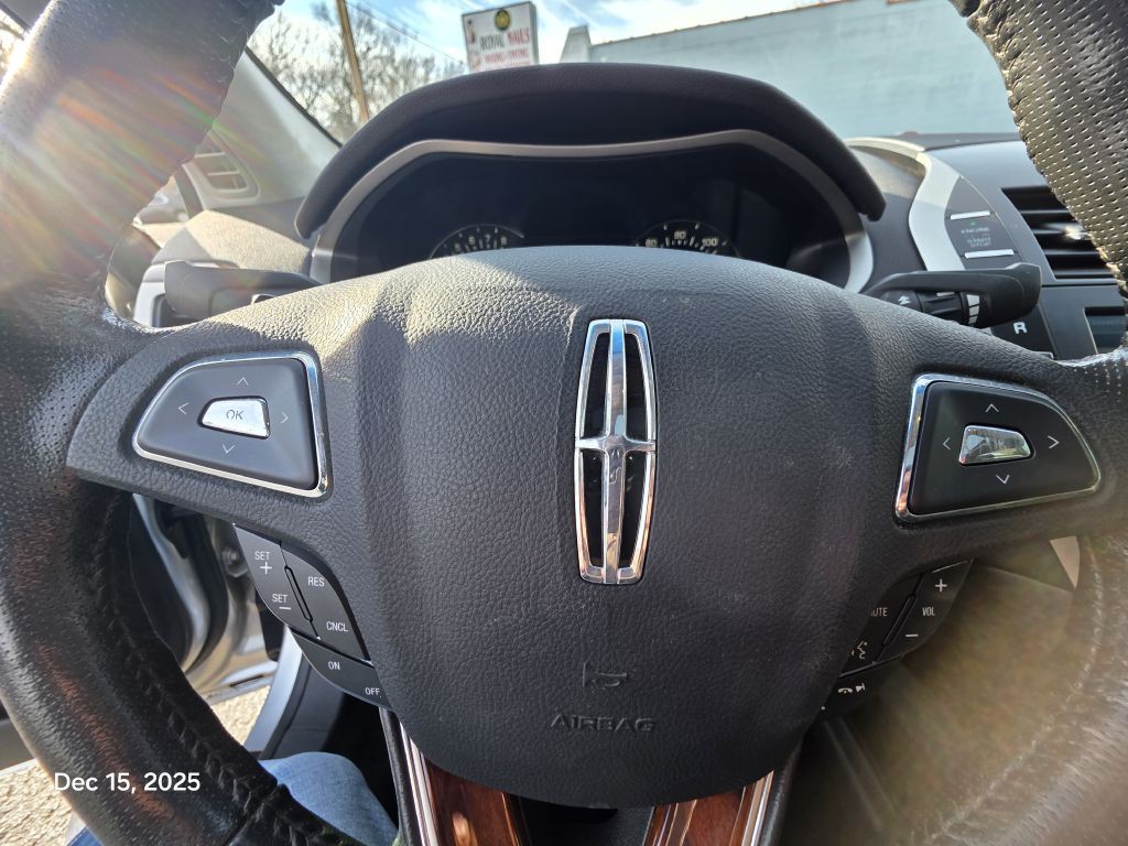 2013 Lincoln MKZ Image 38