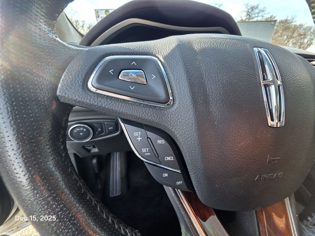 2013 Lincoln MKZ Image 40