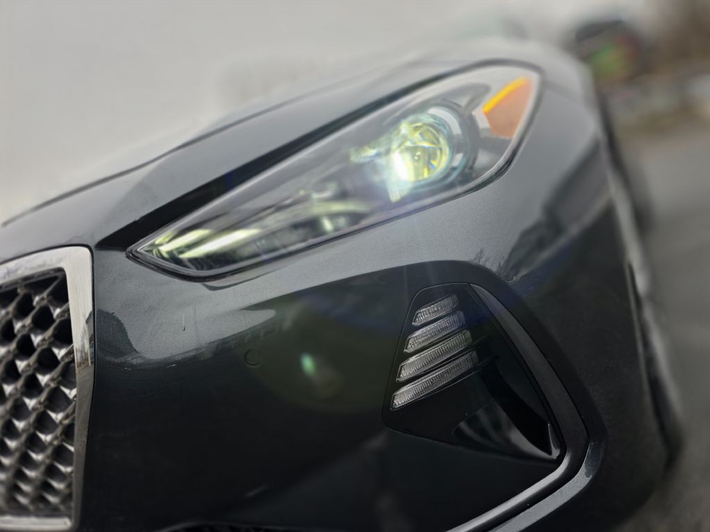 2021 Genesis G70 Image 16