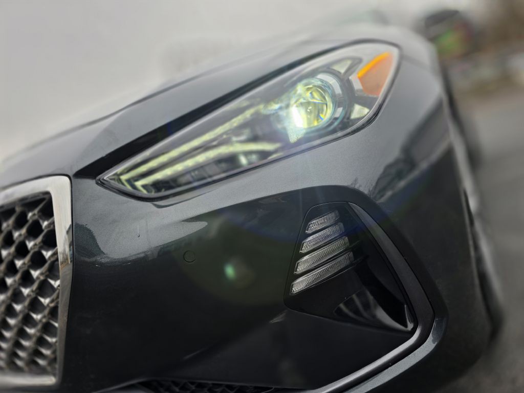 2021 Genesis G70 Image 18