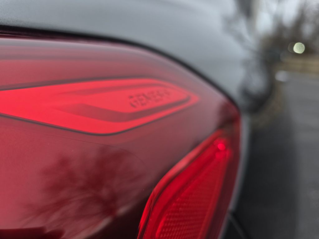 2021 Genesis G70 Image 23