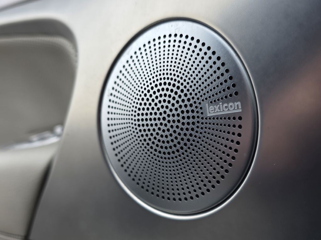 2021 Genesis G70 Image 35