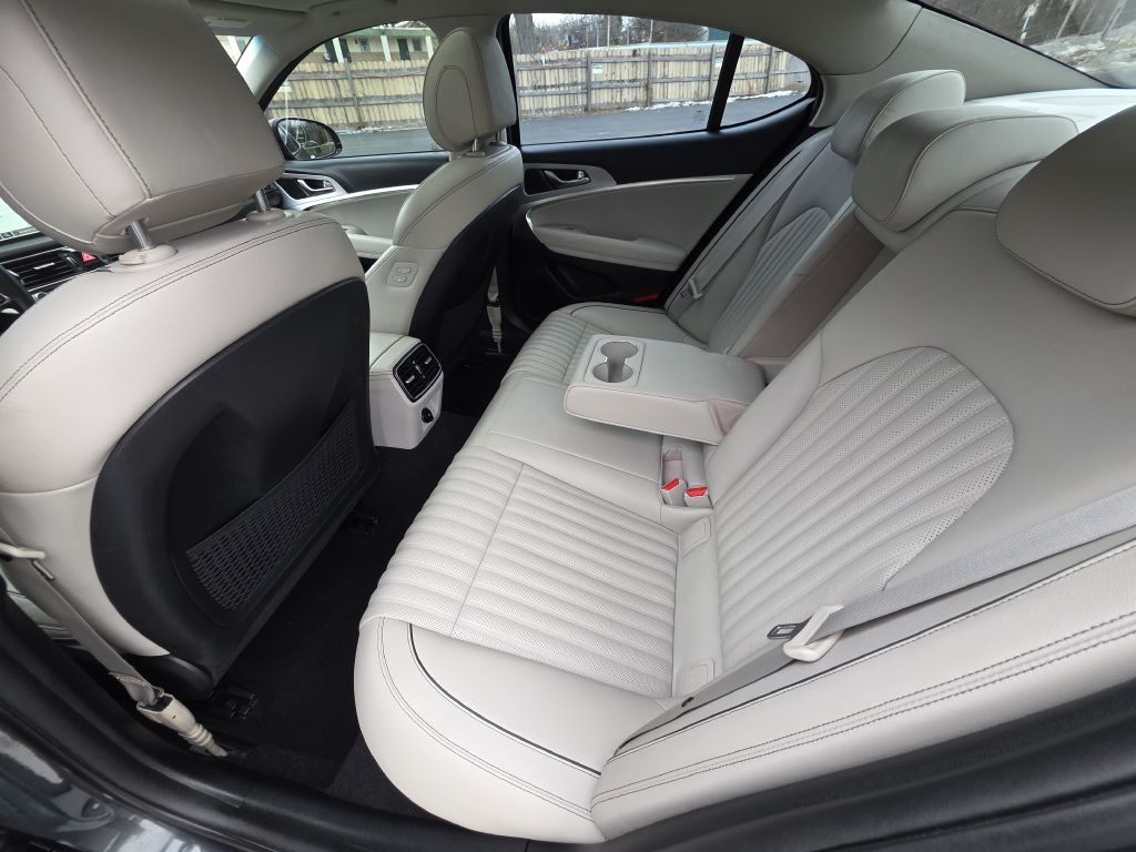 2021 Genesis G70 Image 36