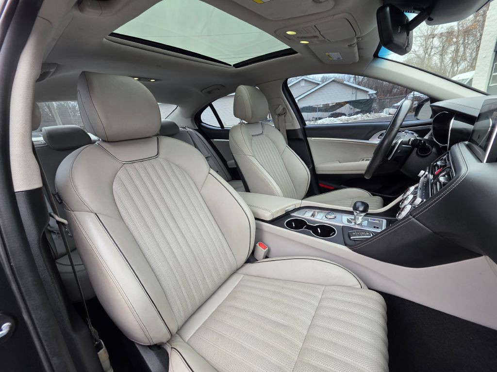 2021 Genesis G70 Image 39