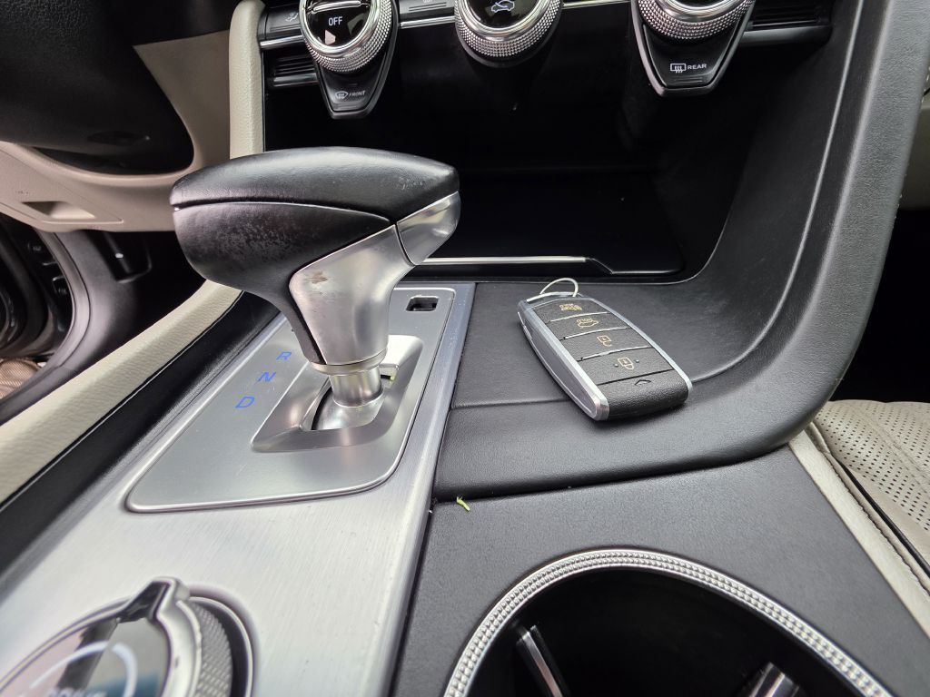 2021 Genesis G70 Image 46