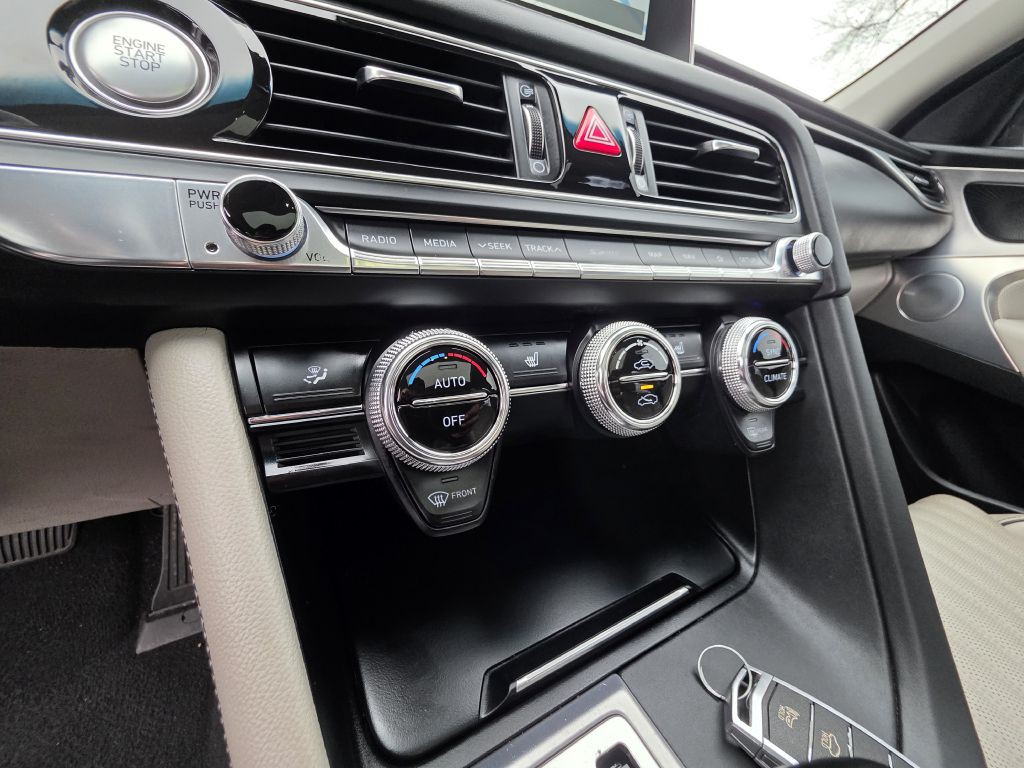 2021 Genesis G70 Image 49