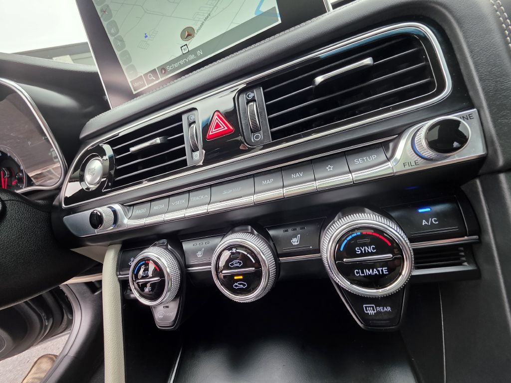 2021 Genesis G70 Image 52