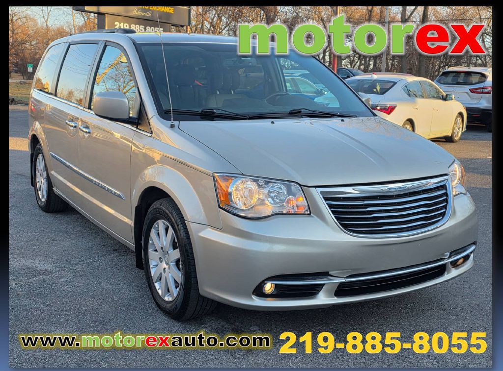 2015 Chrysler Town & Country Image 1