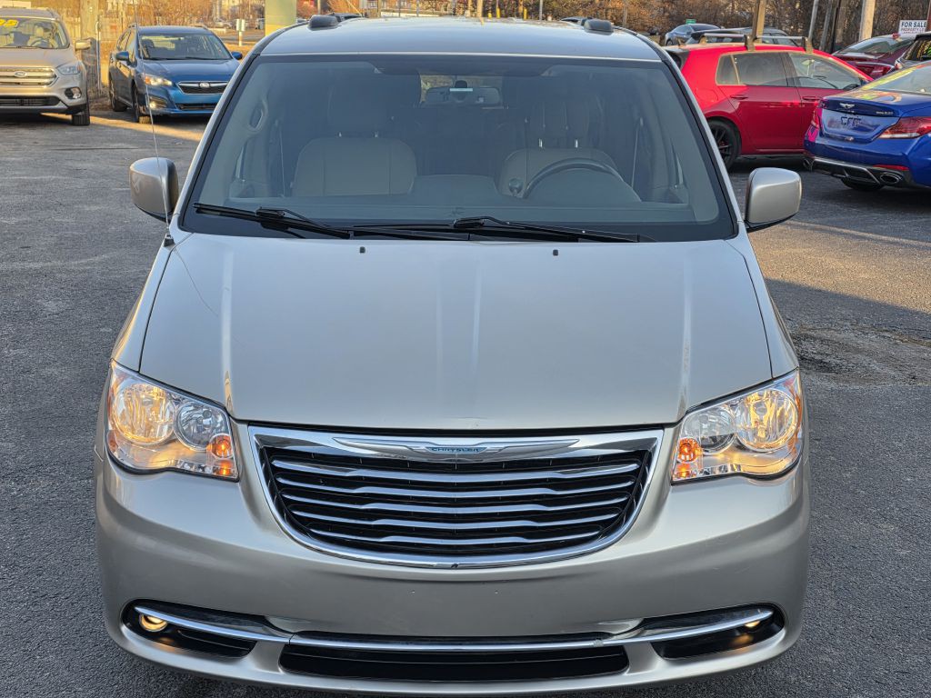 2015 Chrysler Town & Country Image 5