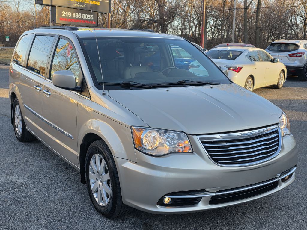 2015 Chrysler Town & Country Image 6