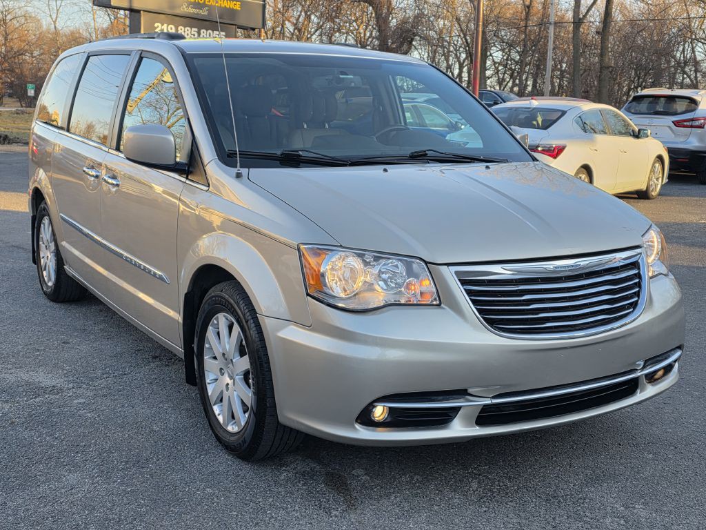 2015 Chrysler Town & Country Image 7