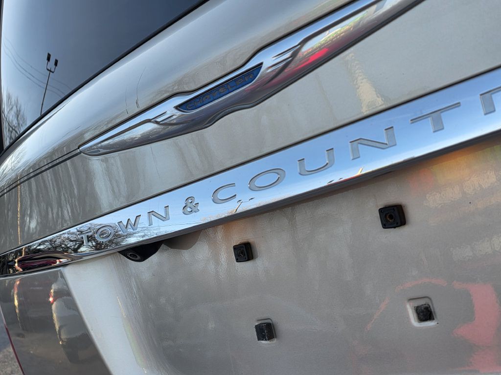 2015 Chrysler Town & Country Image 12